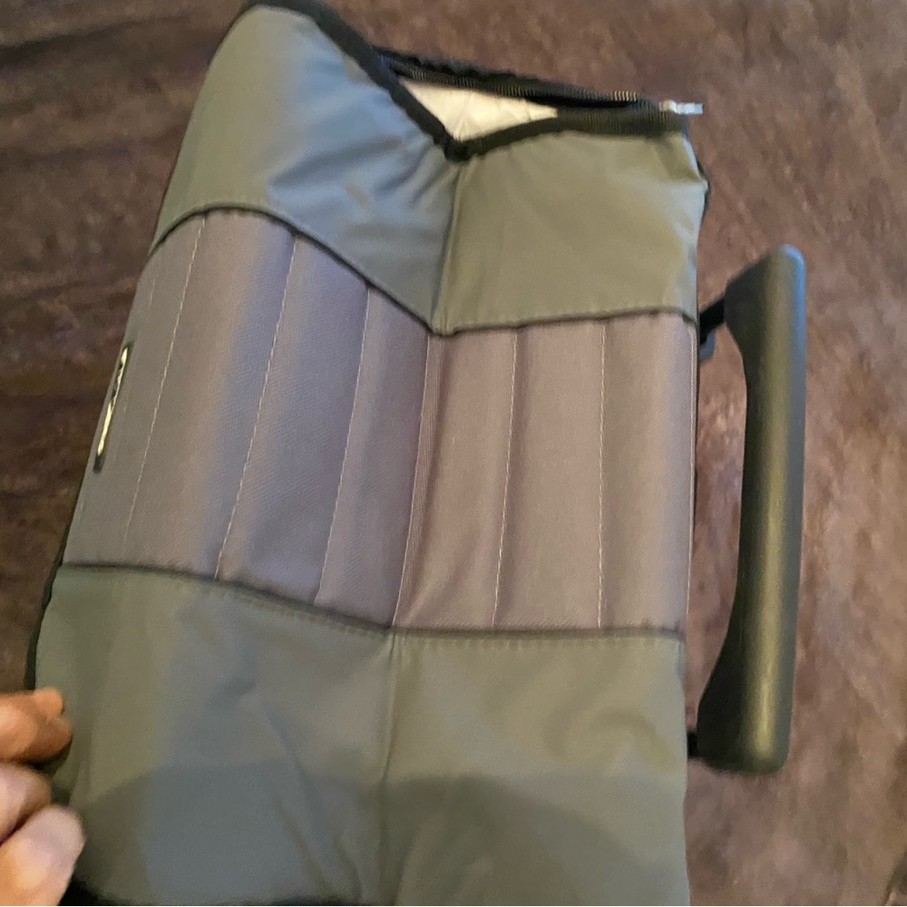 Subzero Gray Insulated Cooler Bag / Travel Tote - NEW - Picture 4 of 9